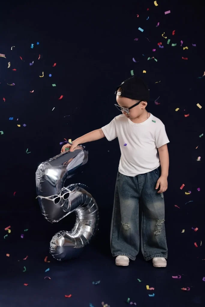 Sinh nhật bóng số trên nền tối