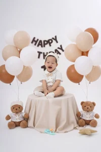 Sinh nhật với bóng bay trắng nâu