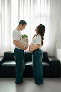 Ảnh bầu với bạn đời