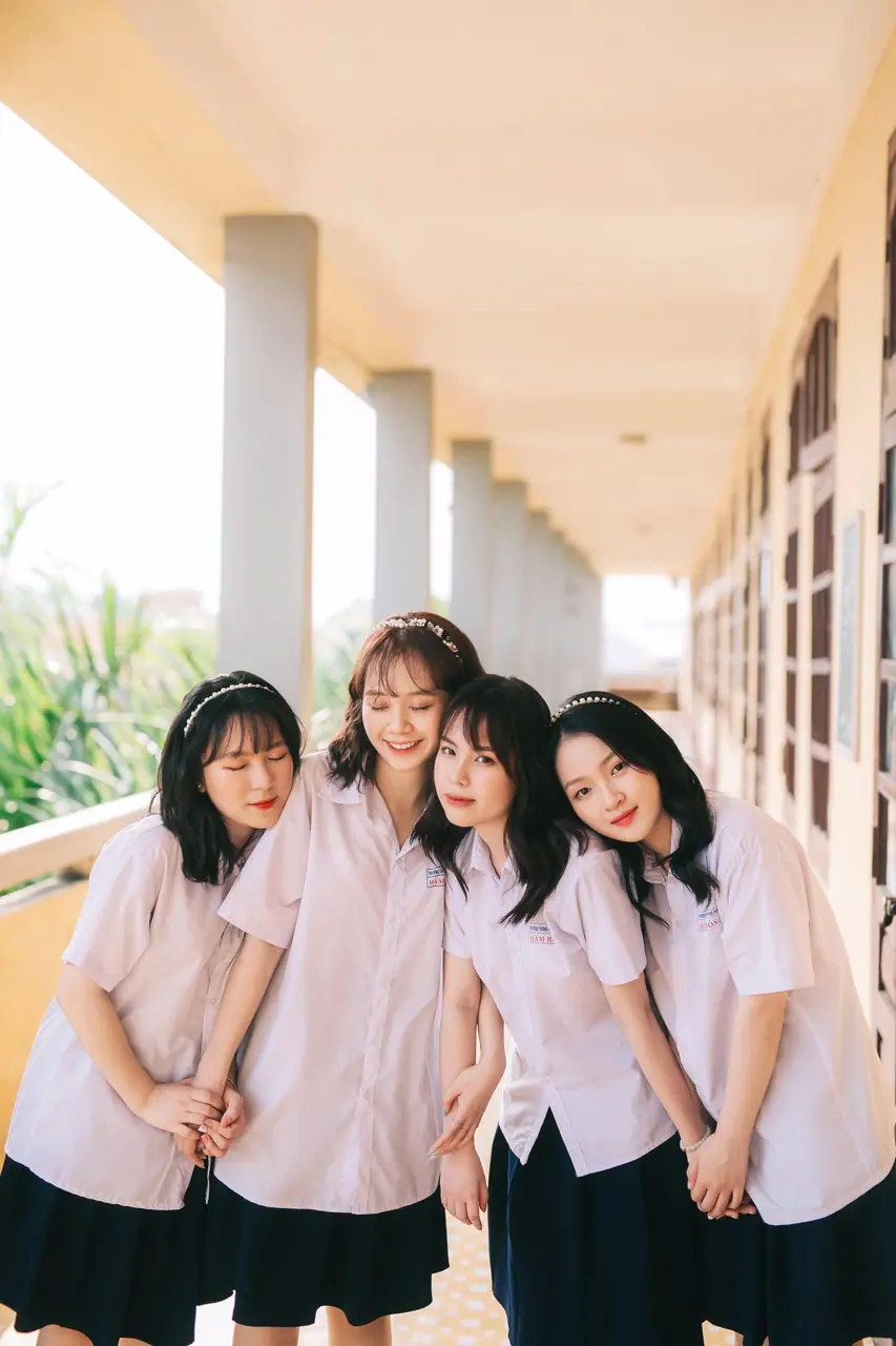 Sau tiếng trống, mình có một giờ – Lịch chụp kỷ yếu 60 phút 2 Nữ sinh xếp hàng ở hành lang trường