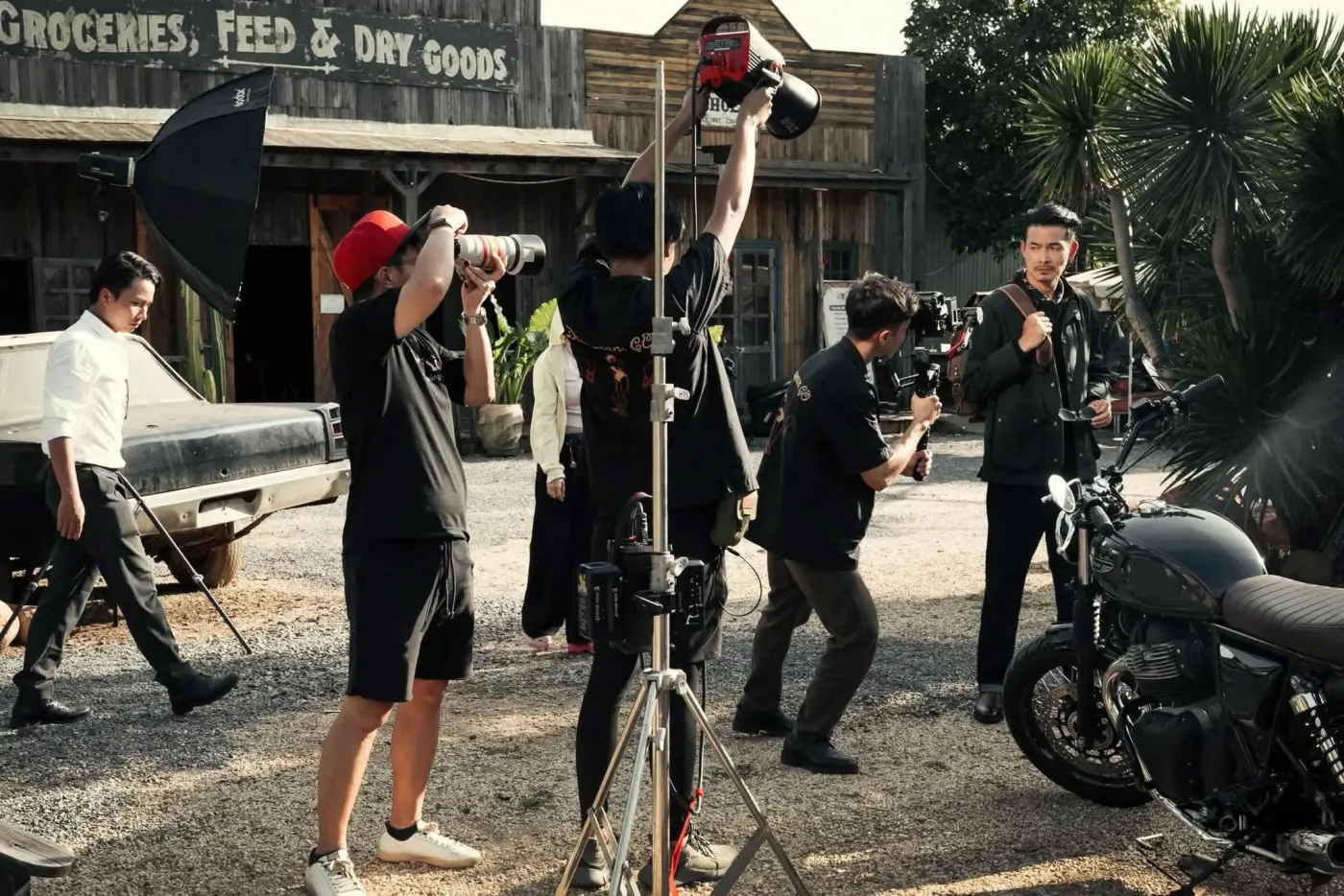 Chụp ảnh sự kiện tại Moomi Studio 33 Phối hợp nhiếp ảnh, quay phim và ánh sáng — hậu trường Moomi