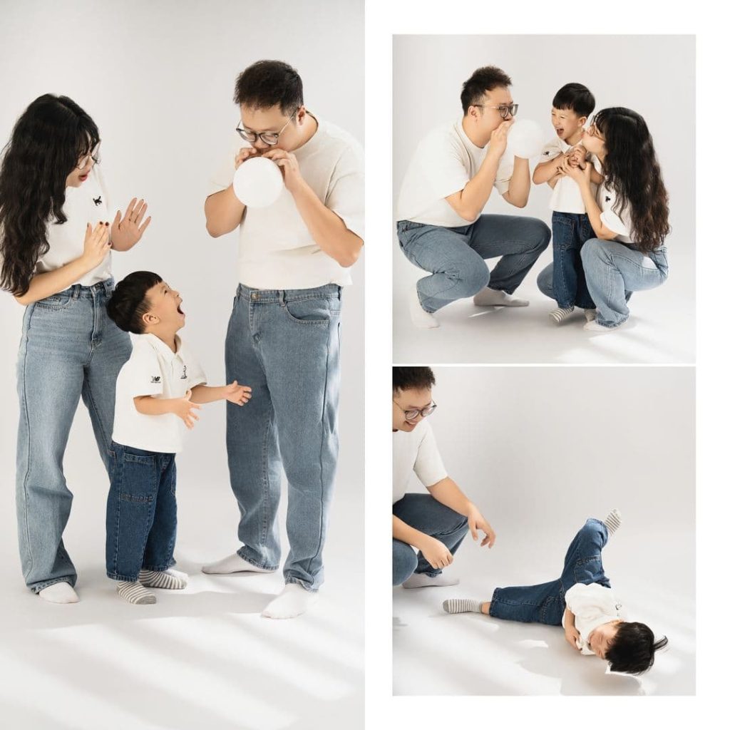 Tin tức & cảm hứng 18 Bố cục nhiều ảnh gia đình mặc áo trắng và quần denim