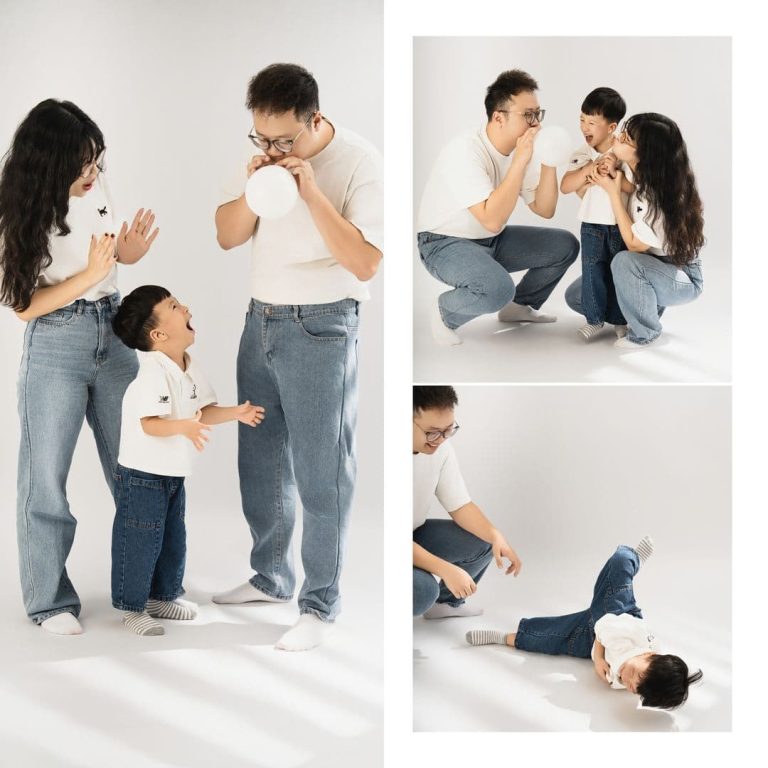 Bố cục nhiều ảnh gia đình mặc áo trắng và quần denim