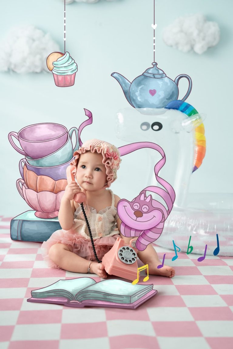 Bé ngồi trong bối cảnh tiệc trà cổ tích minh họa