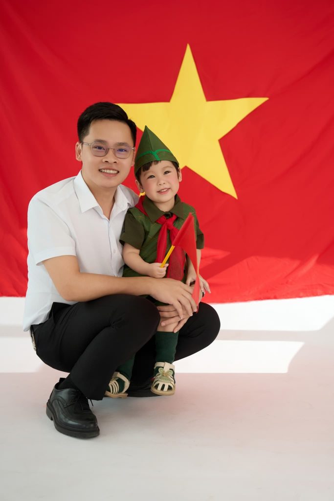 Ảnh 5 trong album Ảnh gia đình kỷ niệm 50 năm ngày thống nhất đất nước