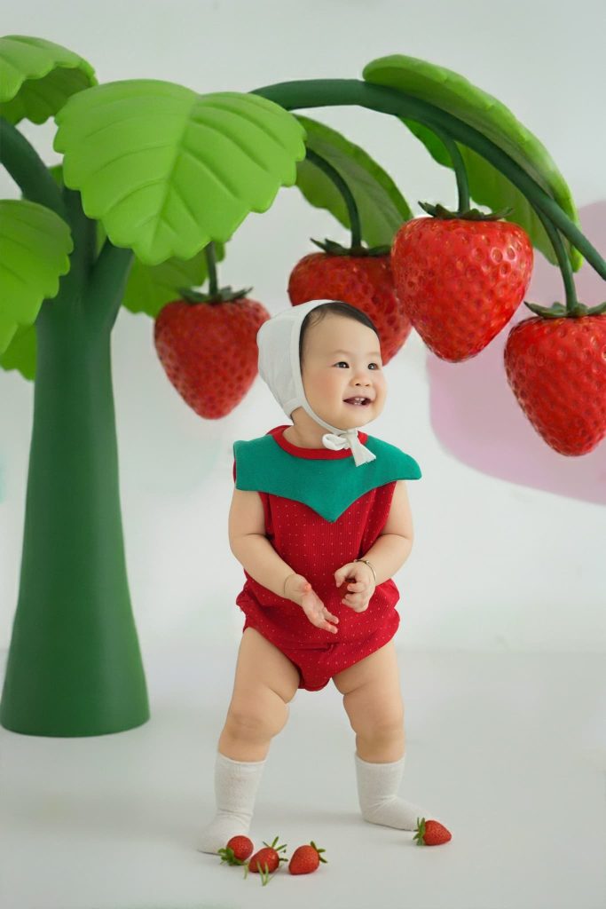 Ảnh 3 trong album Little Berry – Album dâu tây đáng yêu cho bé tại Moomi Studio