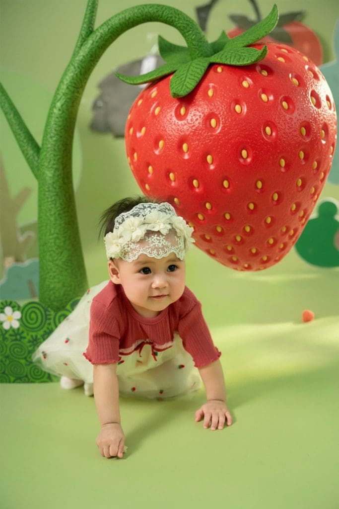 Ảnh 7 trong album Little Berry – Album dâu tây đáng yêu cho bé tại Moomi Studio