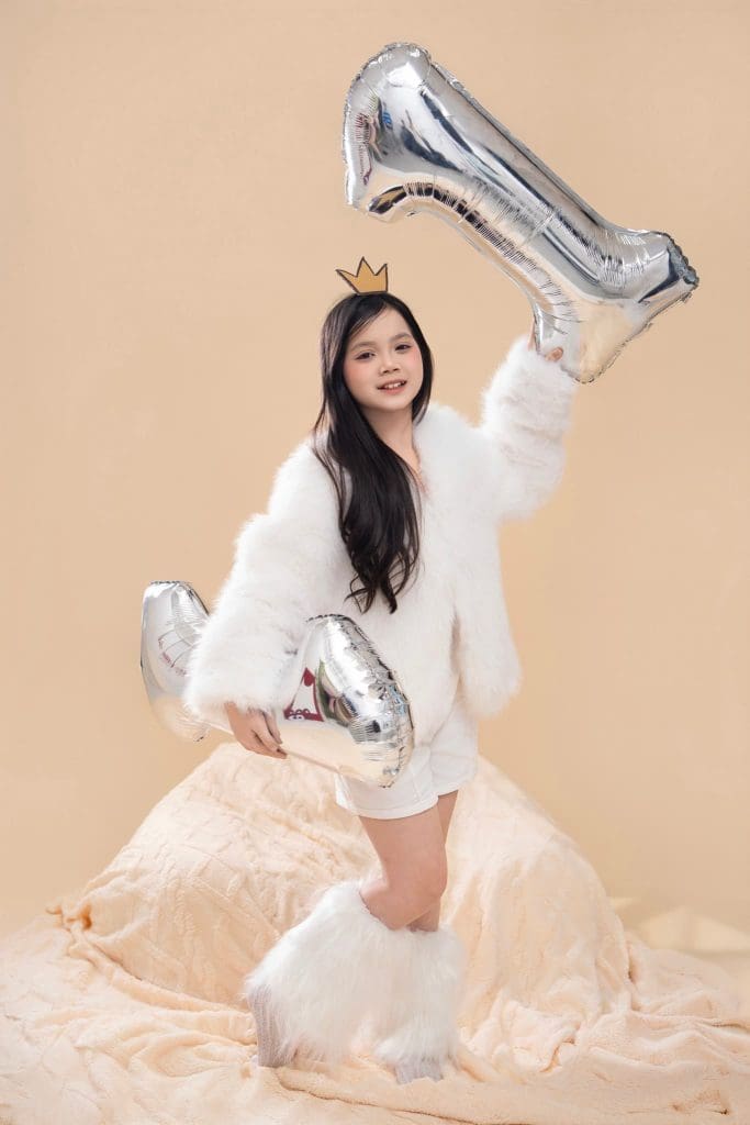 Ảnh 3 trong album 11 tuổi – "Thời điểm vàng" để chụp ảnh kỷ niệm: Khi nét ngây thơ chớm hóa Nàng…