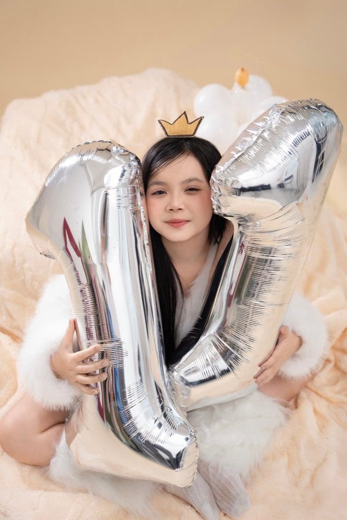 Ảnh 5 trong album 11 tuổi – "Thời điểm vàng" để chụp ảnh kỷ niệm: Khi nét ngây thơ chớm hóa Nàng…