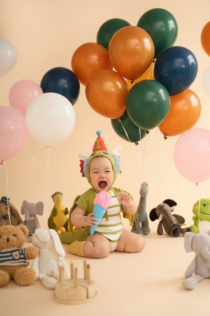 Ảnh 7 trong album Mách mẹ ý tưởng chụp ảnh cho bé 1 tuổi: Concept Little Dino và bóng bay rực rỡ