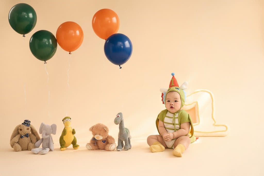Ảnh 9 trong album Mách mẹ ý tưởng chụp ảnh cho bé 1 tuổi: Concept Little Dino và bóng bay rực rỡ